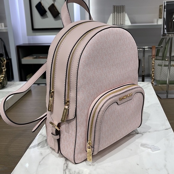 MICHAEL KORS JAYCEE MEDIUM BACKPACK
LIGHT POWDER BLUSH SIGNATURE COLOR - Picture 1 of 16